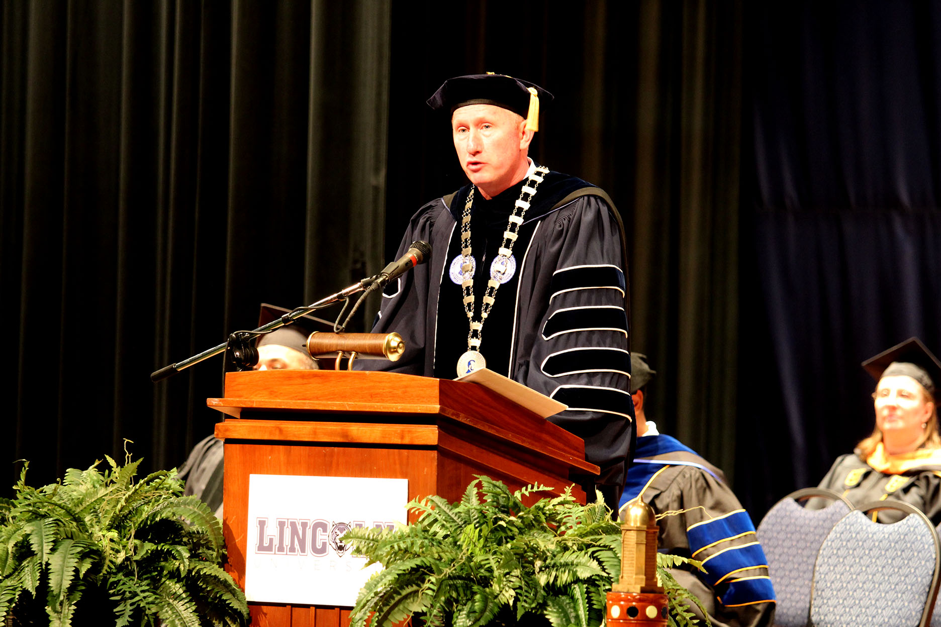 President Moseley addresses students at Honors Convocation